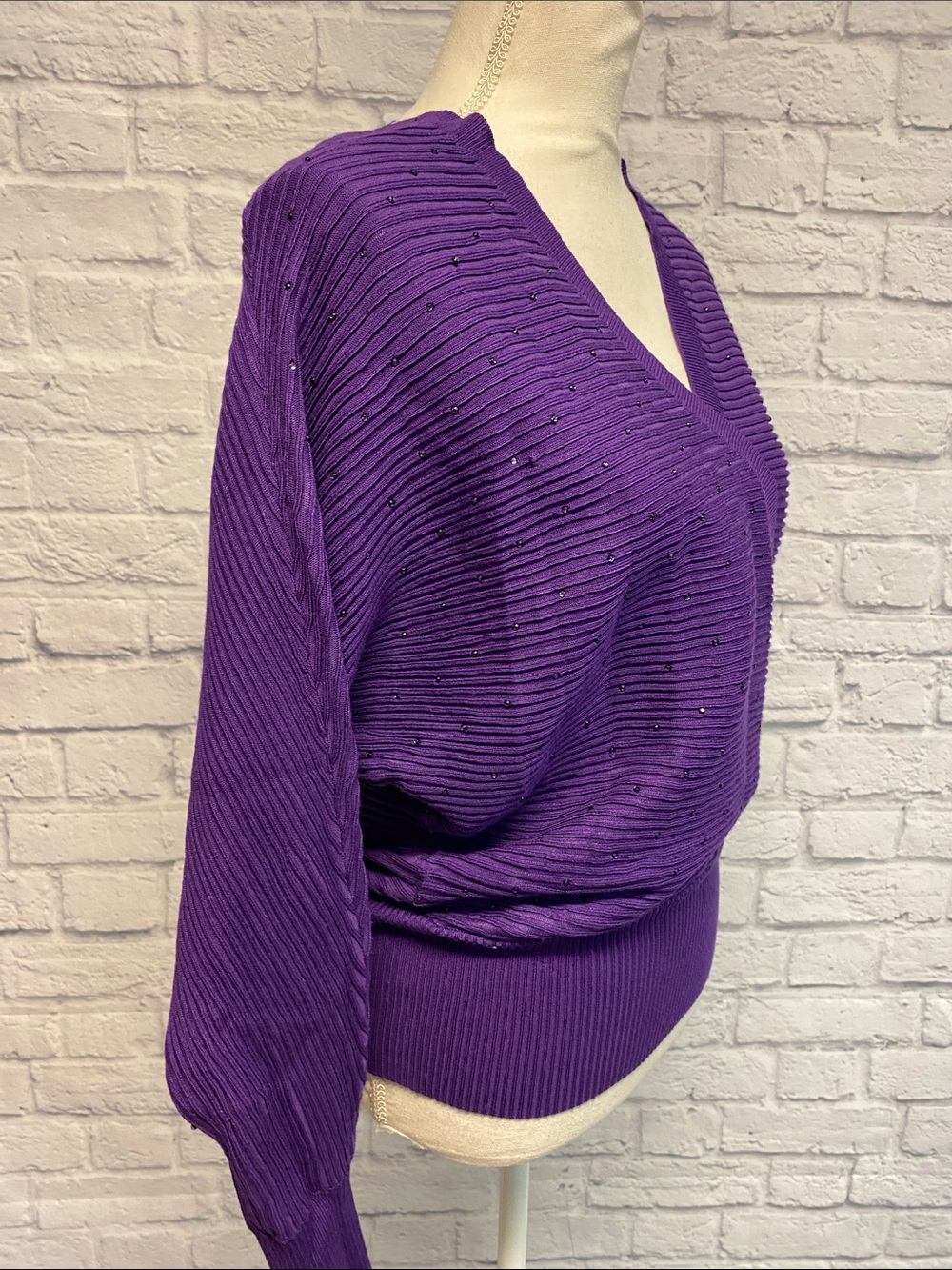 Questions Faux Wrap Ribbed V-Neck Rhinestone Sweater Size Small - Picture 5 of 7